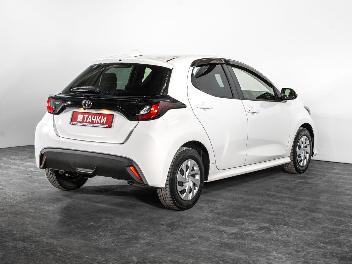 Toyota Yaris 2021 - фото автомобиля