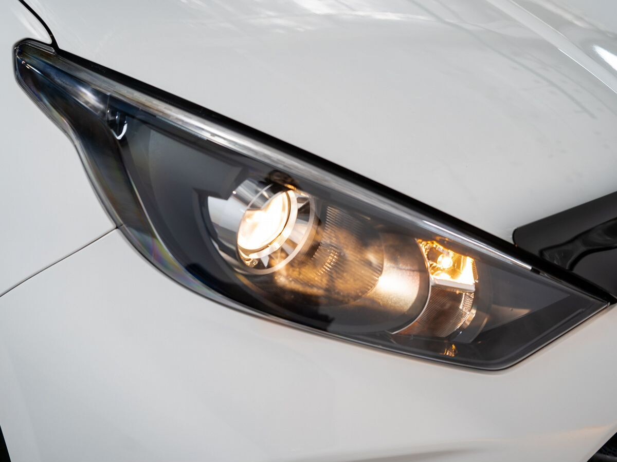 Toyota Yaris 2021 - фото автомобиля