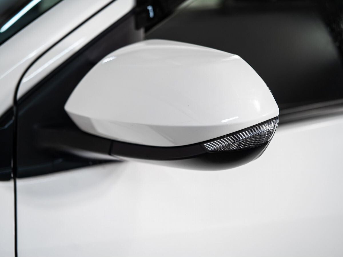 Toyota Yaris 2021 - фото автомобиля