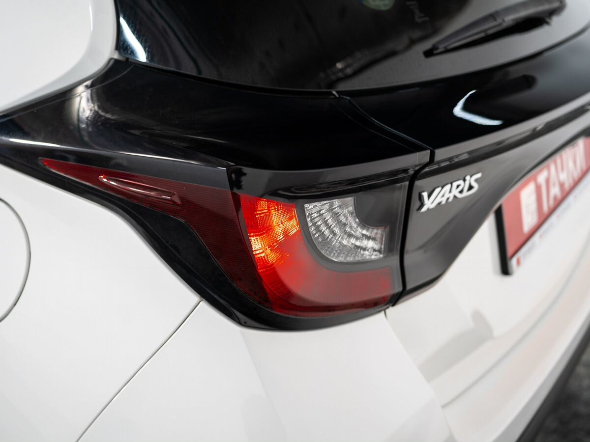 Toyota Yaris 2021 - фото автомобиля