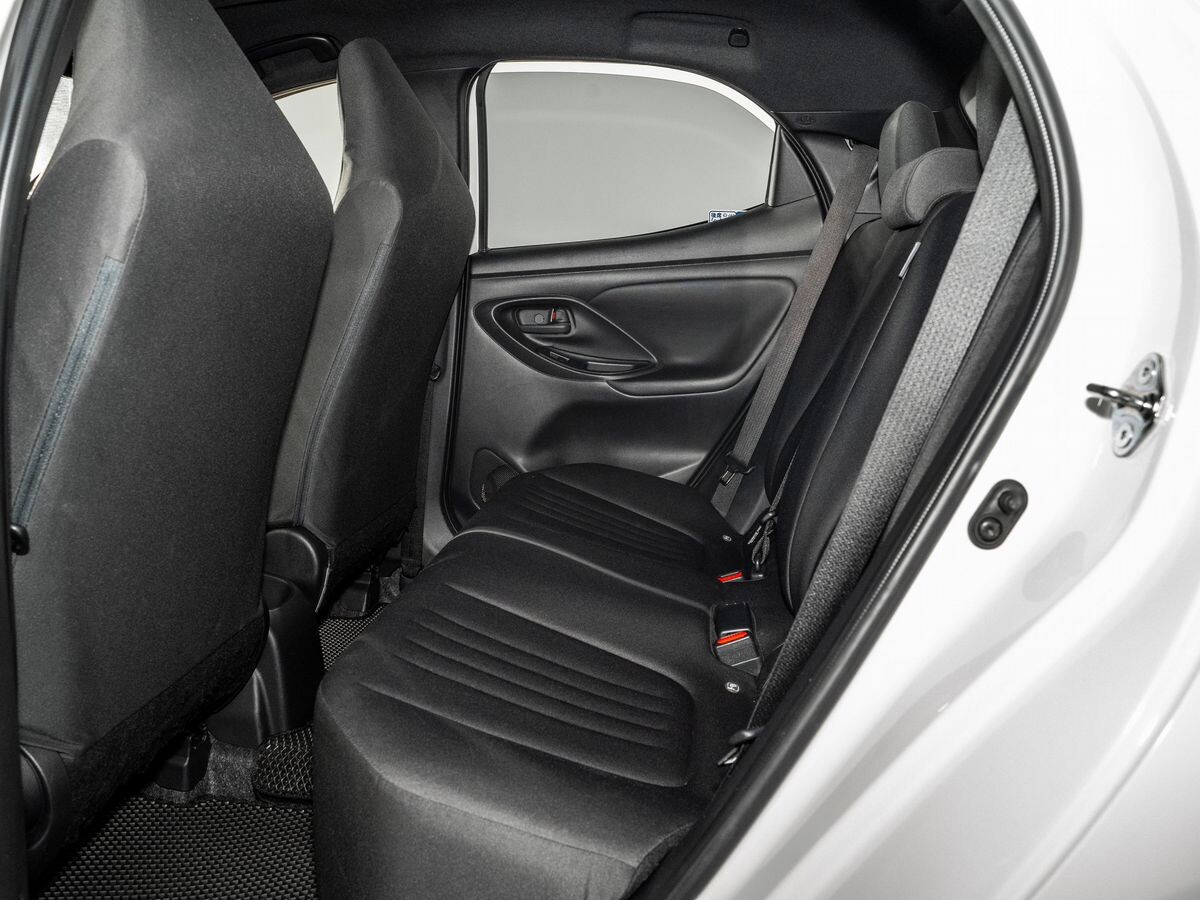 Toyota Yaris 2021 - фото автомобиля