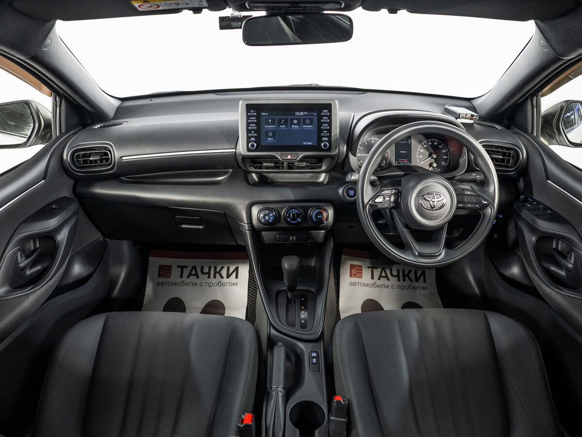 Toyota Yaris 2021 - фото автомобиля