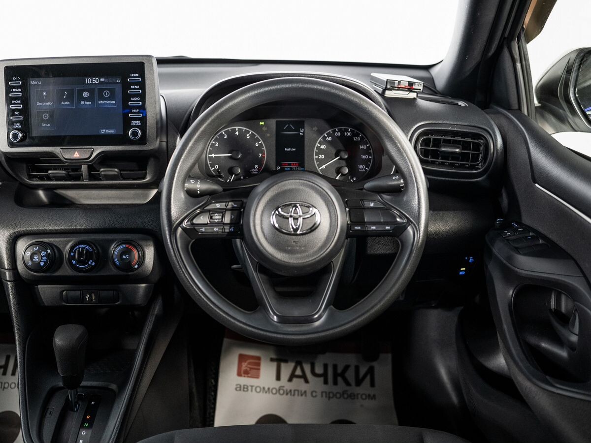 Toyota Yaris 2021 - фото автомобиля