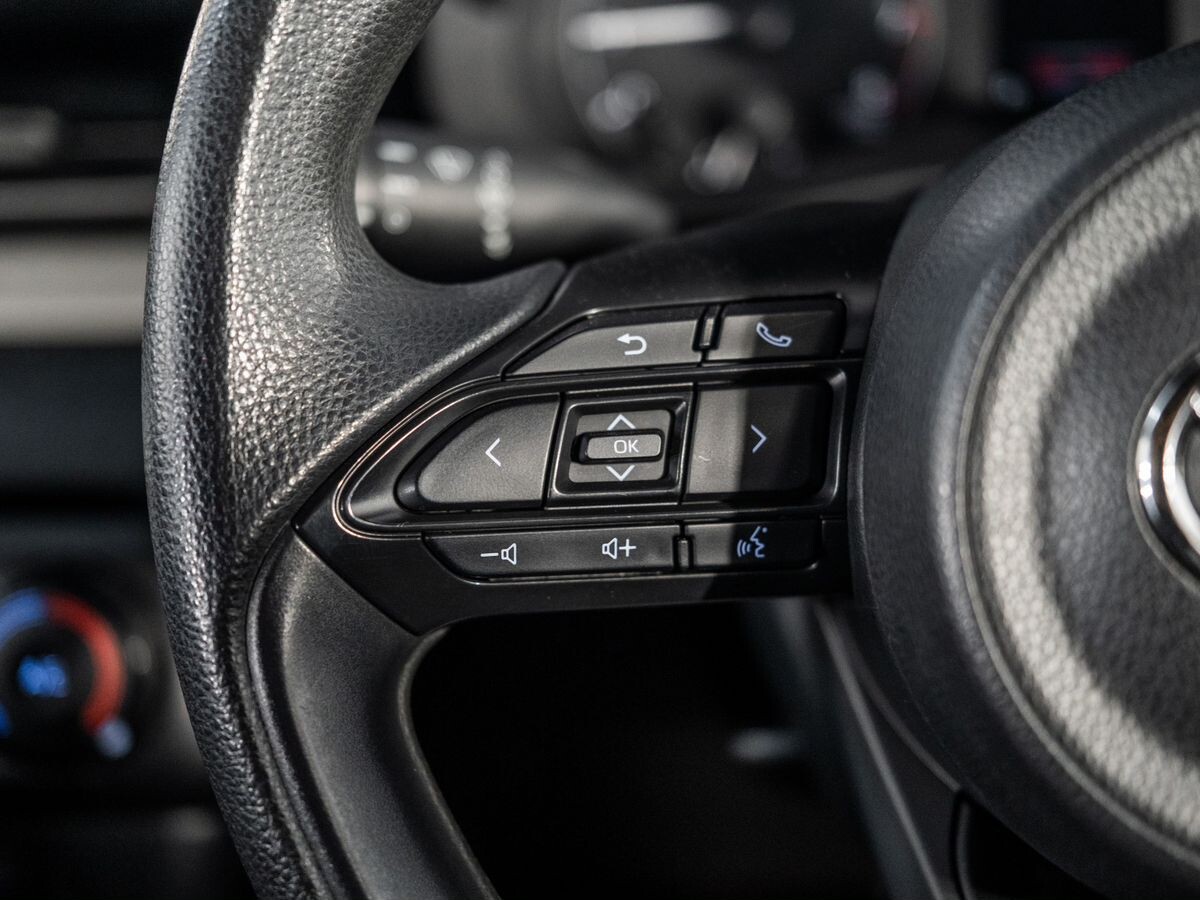 Toyota Yaris 2021 - фото автомобиля