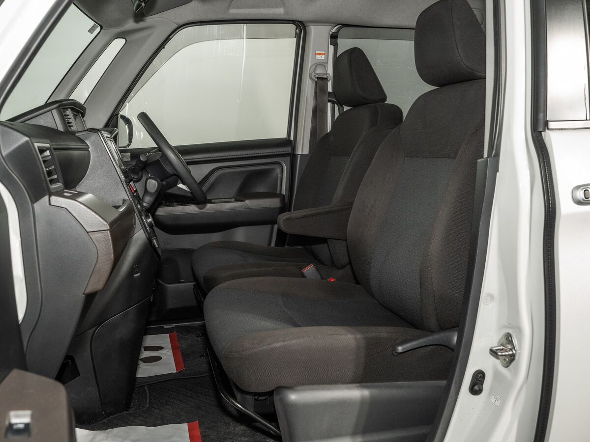 Toyota Roomy 2021 - фото автомобиля