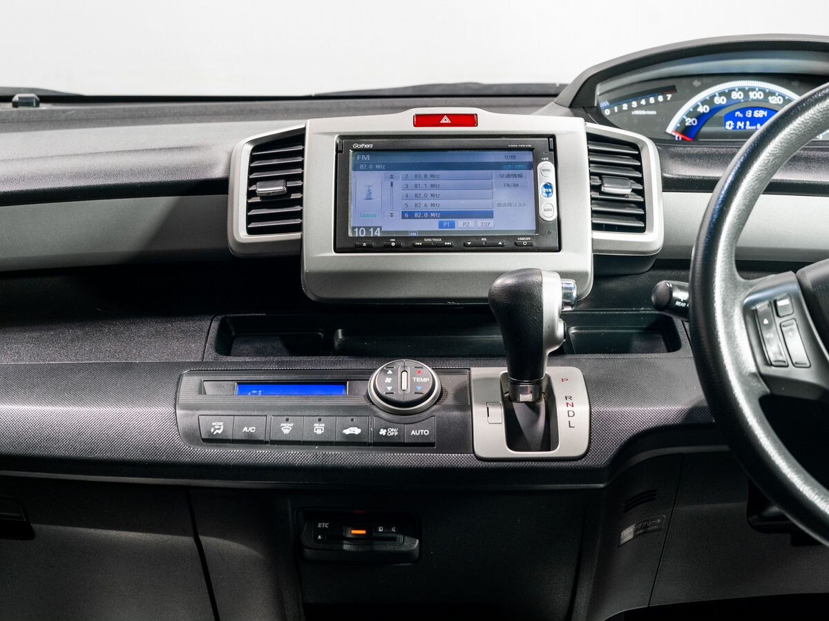 Honda Freed 2014 - фото автомобиля