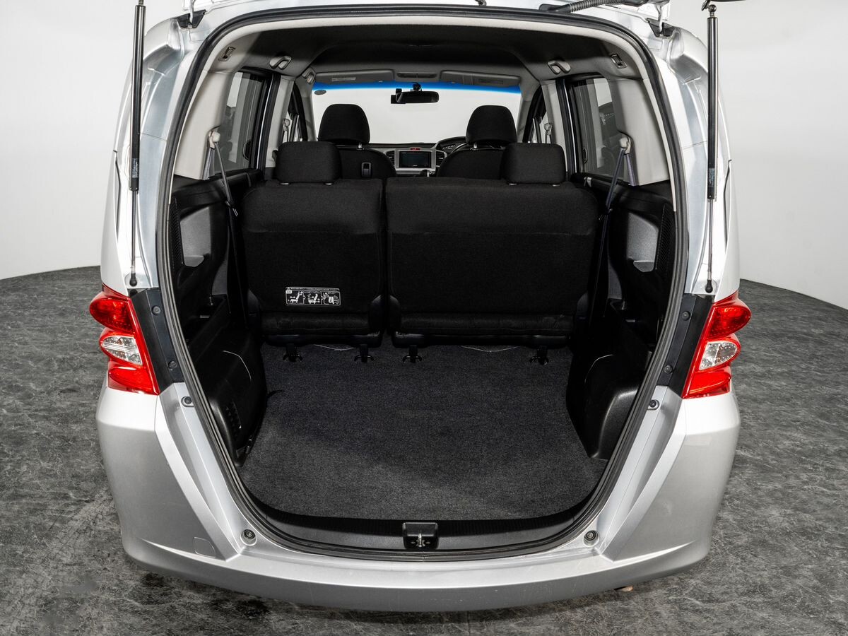 Honda Freed 2011 - фото автомобиля