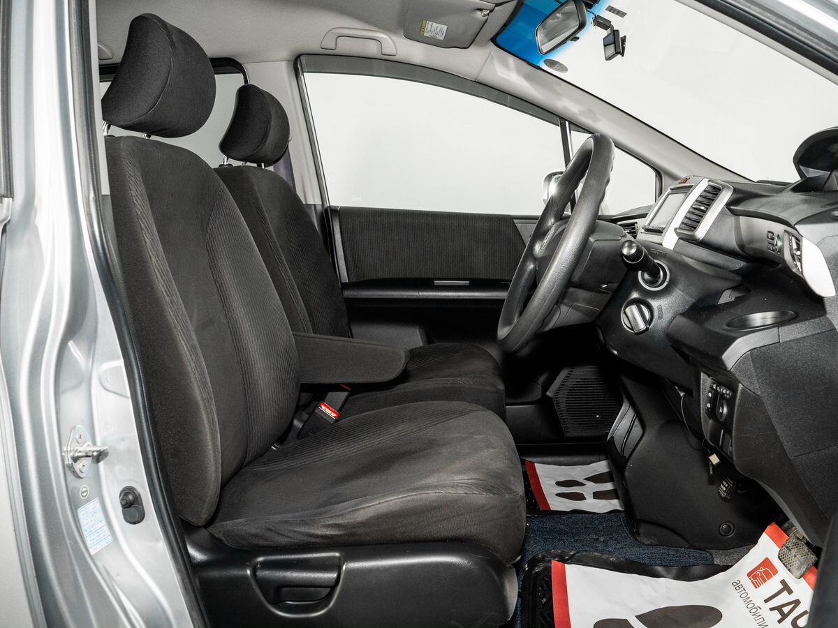 Honda Freed 2011 - фото автомобиля