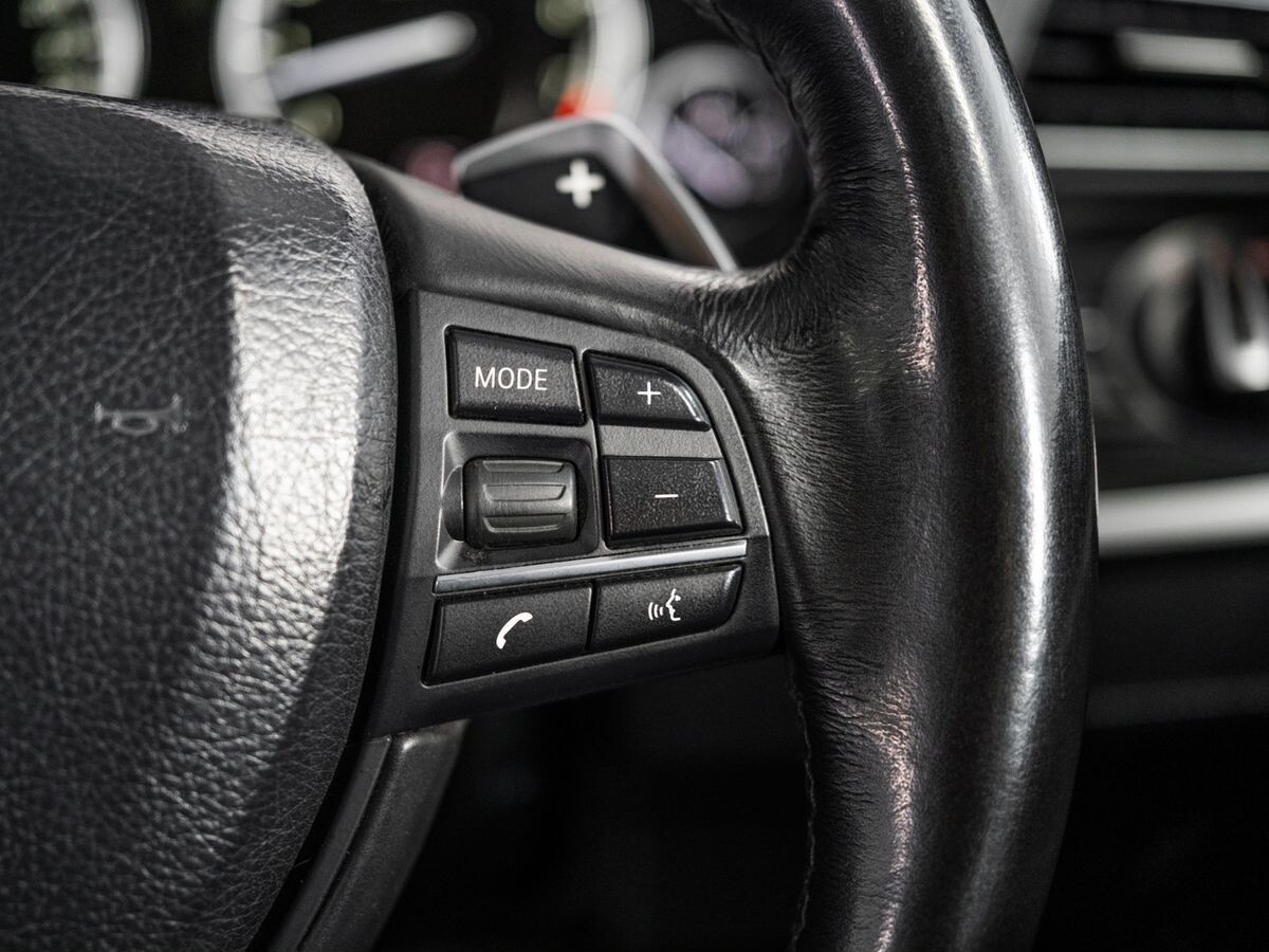 BMW 5 серии 2012 - фото автомобиля