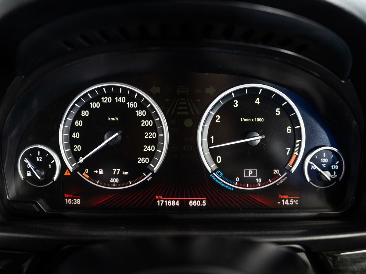 BMW 5 серии 2012 - фото автомобиля