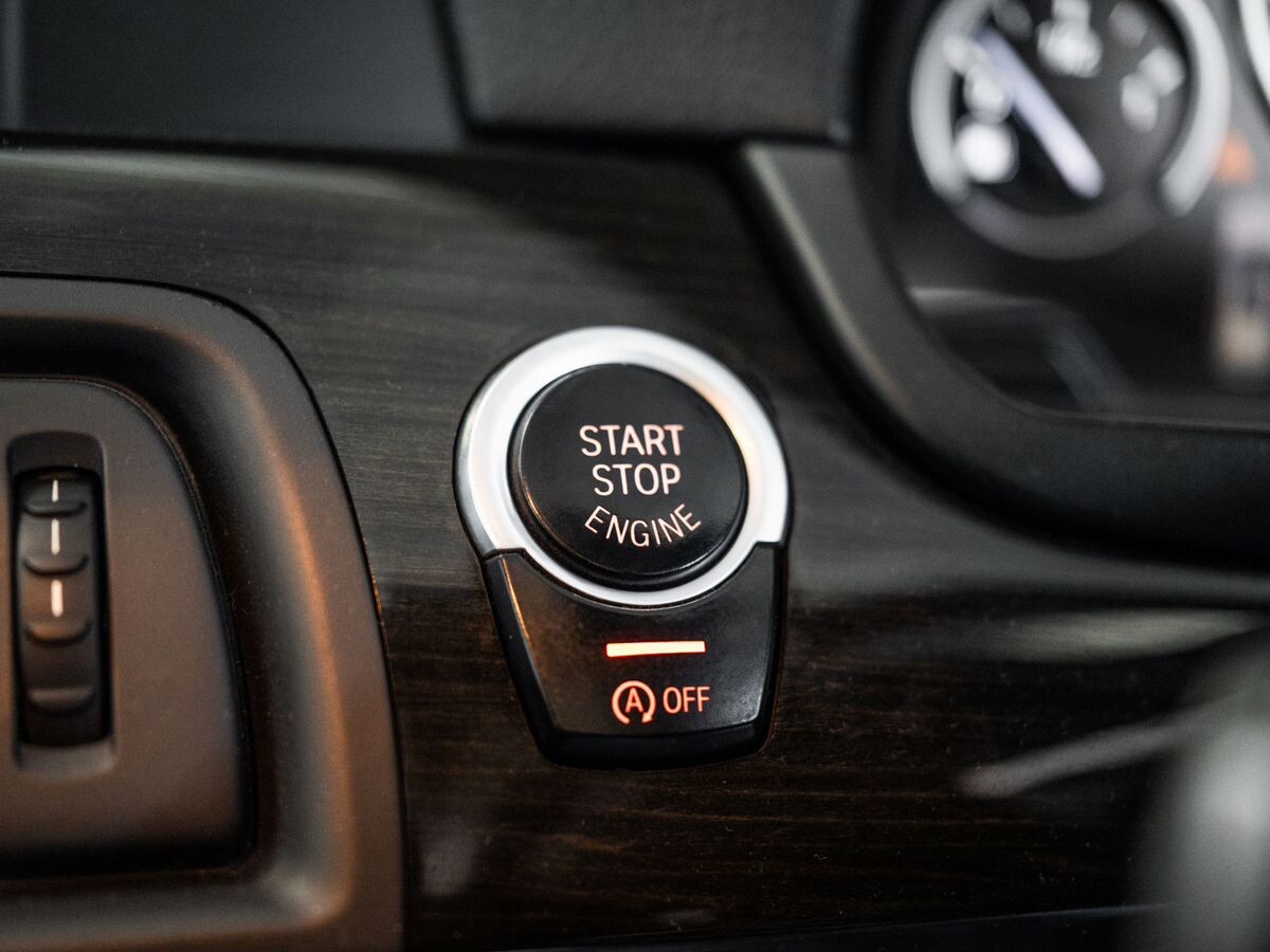 BMW 5 серии 2012 - фото автомобиля