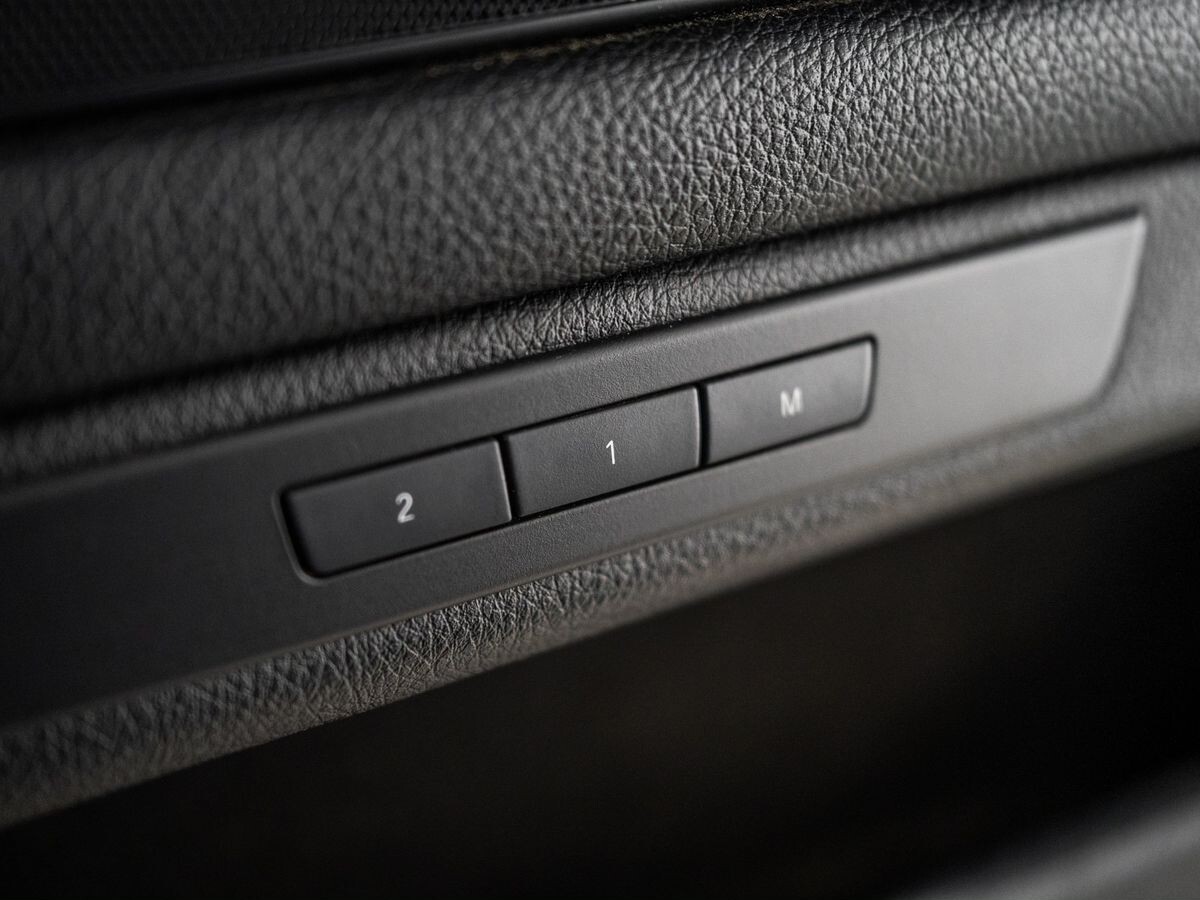 BMW 5 серии 2012 - фото автомобиля