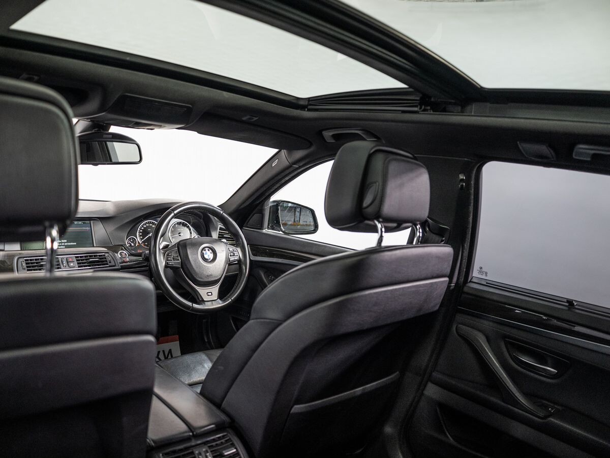 BMW 5 серии 2012 - фото автомобиля