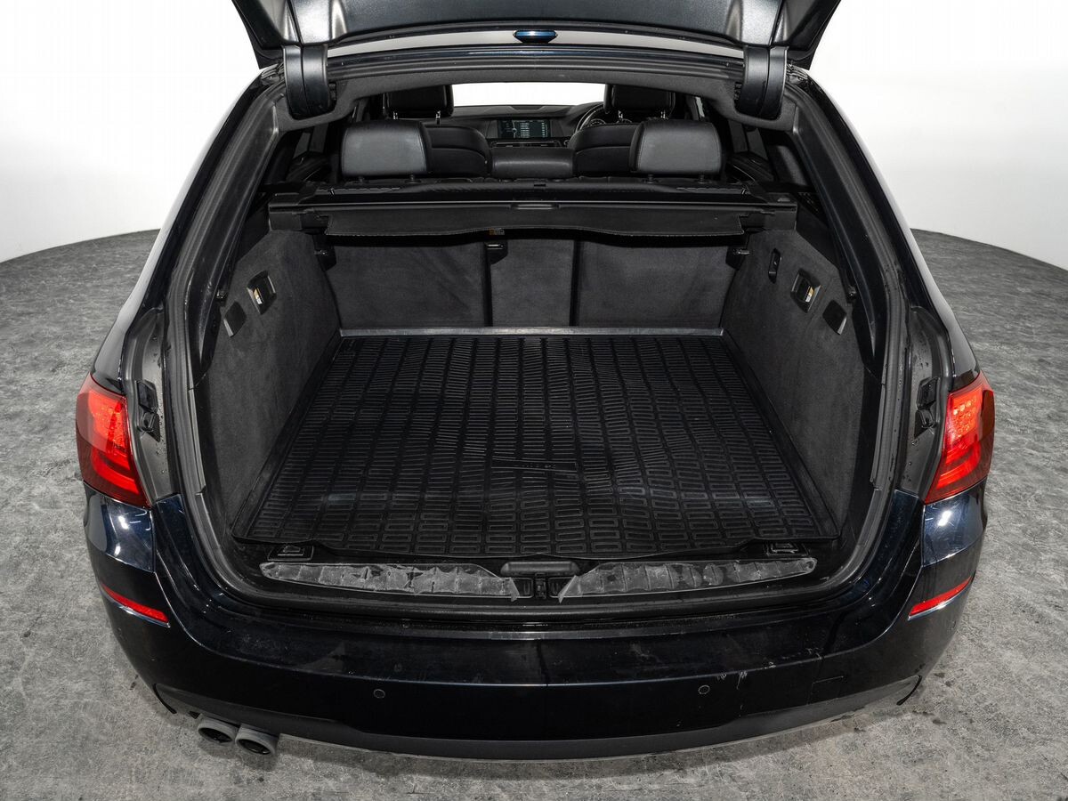 BMW 5 серии 2012 - фото автомобиля