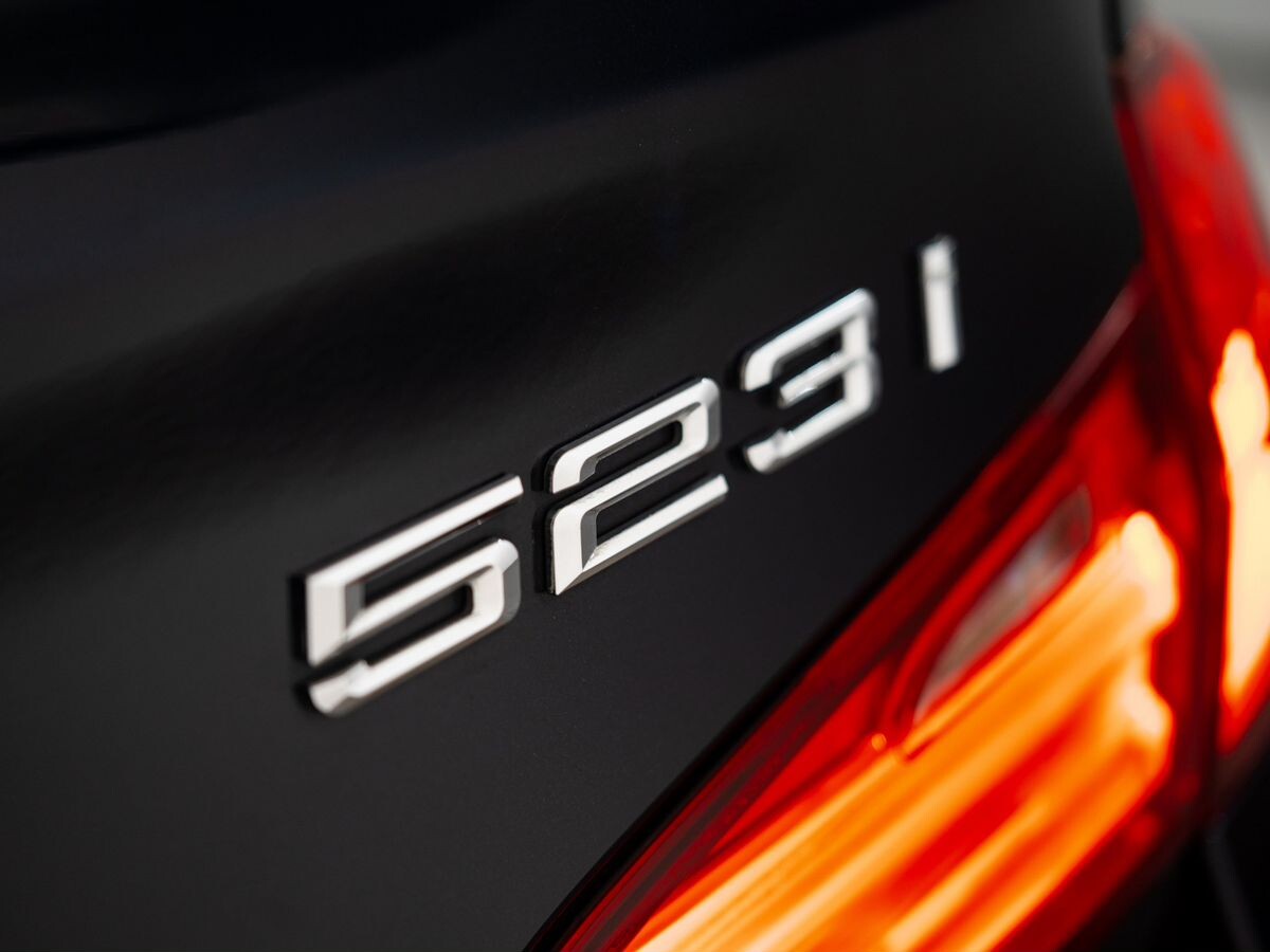 BMW 5 серии 2012 - фото автомобиля