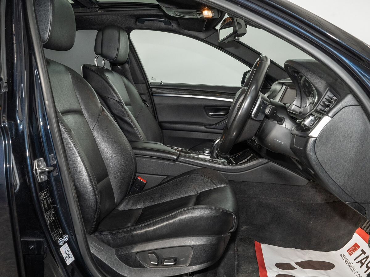 BMW 5 серии 2012 - фото автомобиля