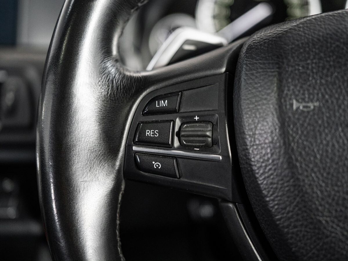 BMW 5 серии 2012 - фото автомобиля