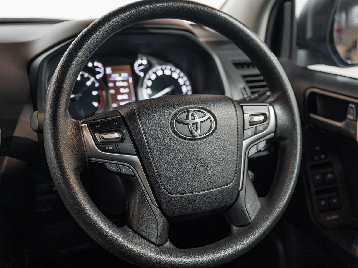 Toyota Land Cruiser Prado 2019 - фото автомобиля