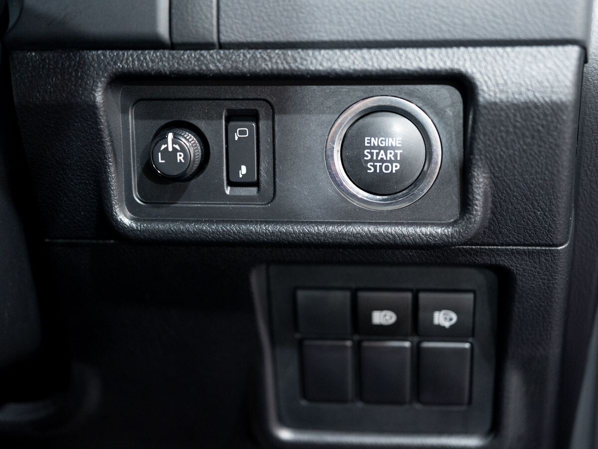 Toyota Land Cruiser Prado 2019 - фото автомобиля