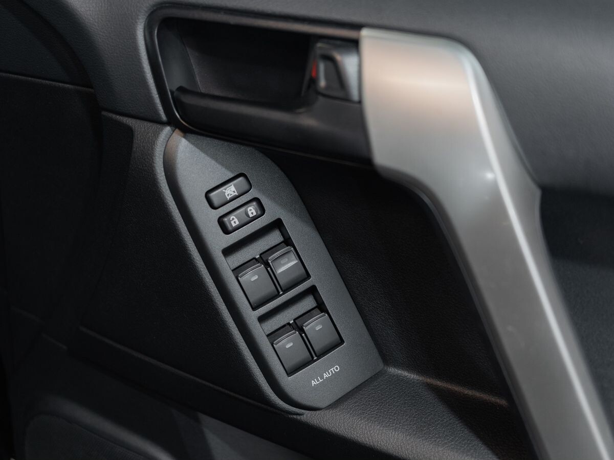 Toyota Land Cruiser Prado 2019 - фото автомобиля