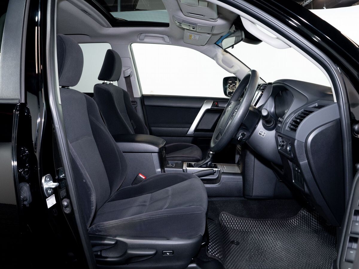 Toyota Land Cruiser Prado 2019 - фото автомобиля