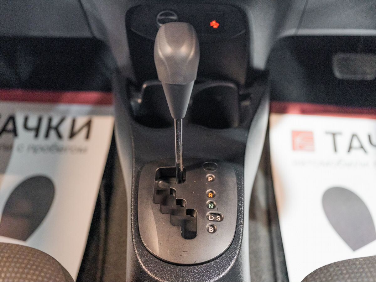 Toyota Vitz 2019 - фото автомобиля