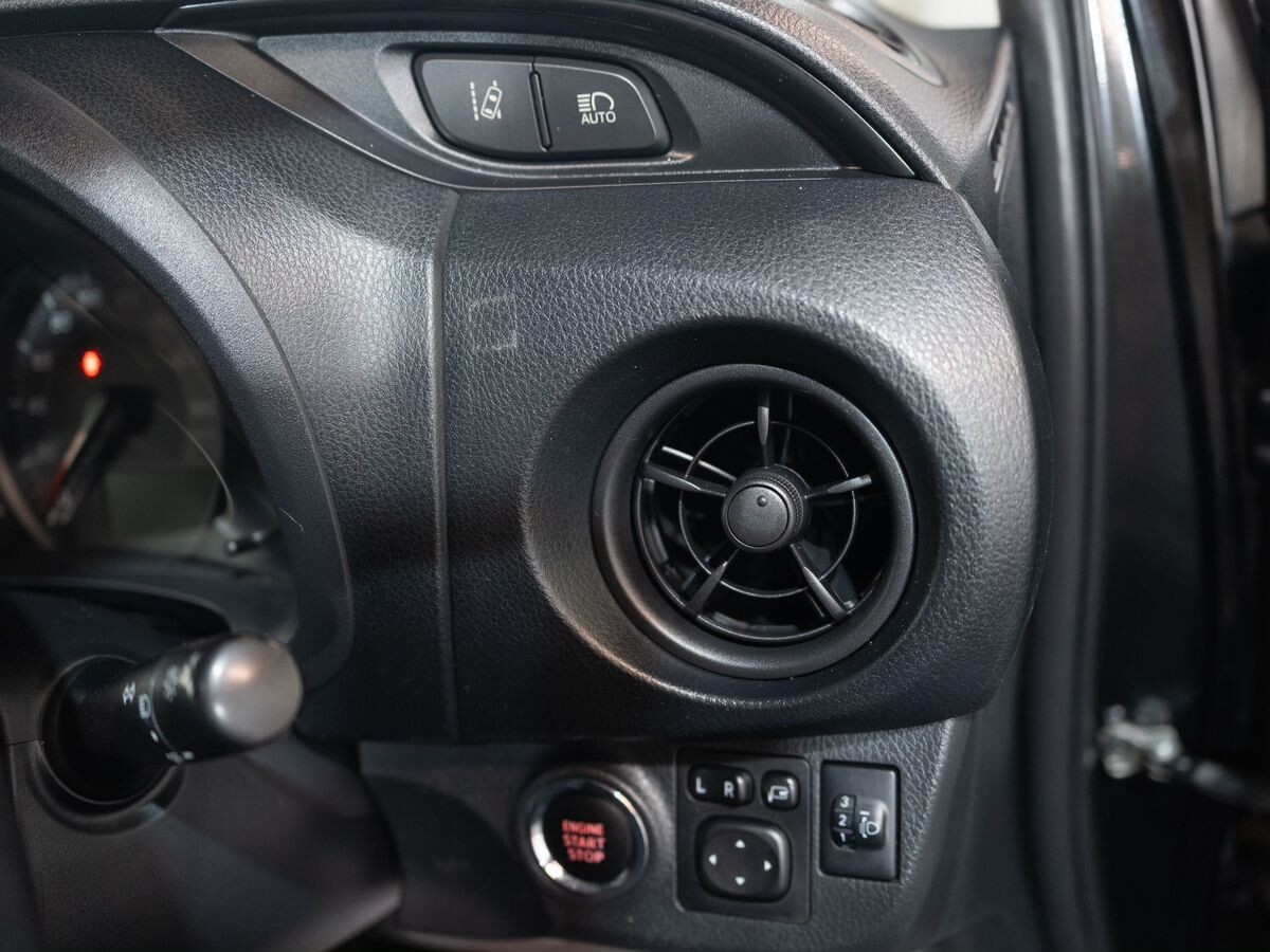 Toyota Vitz 2019 - фото автомобиля