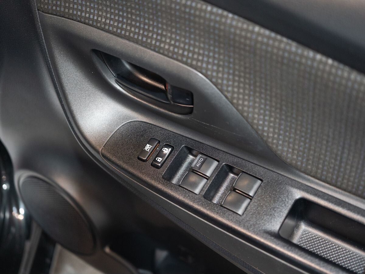 Toyota Vitz 2019 - фото автомобиля