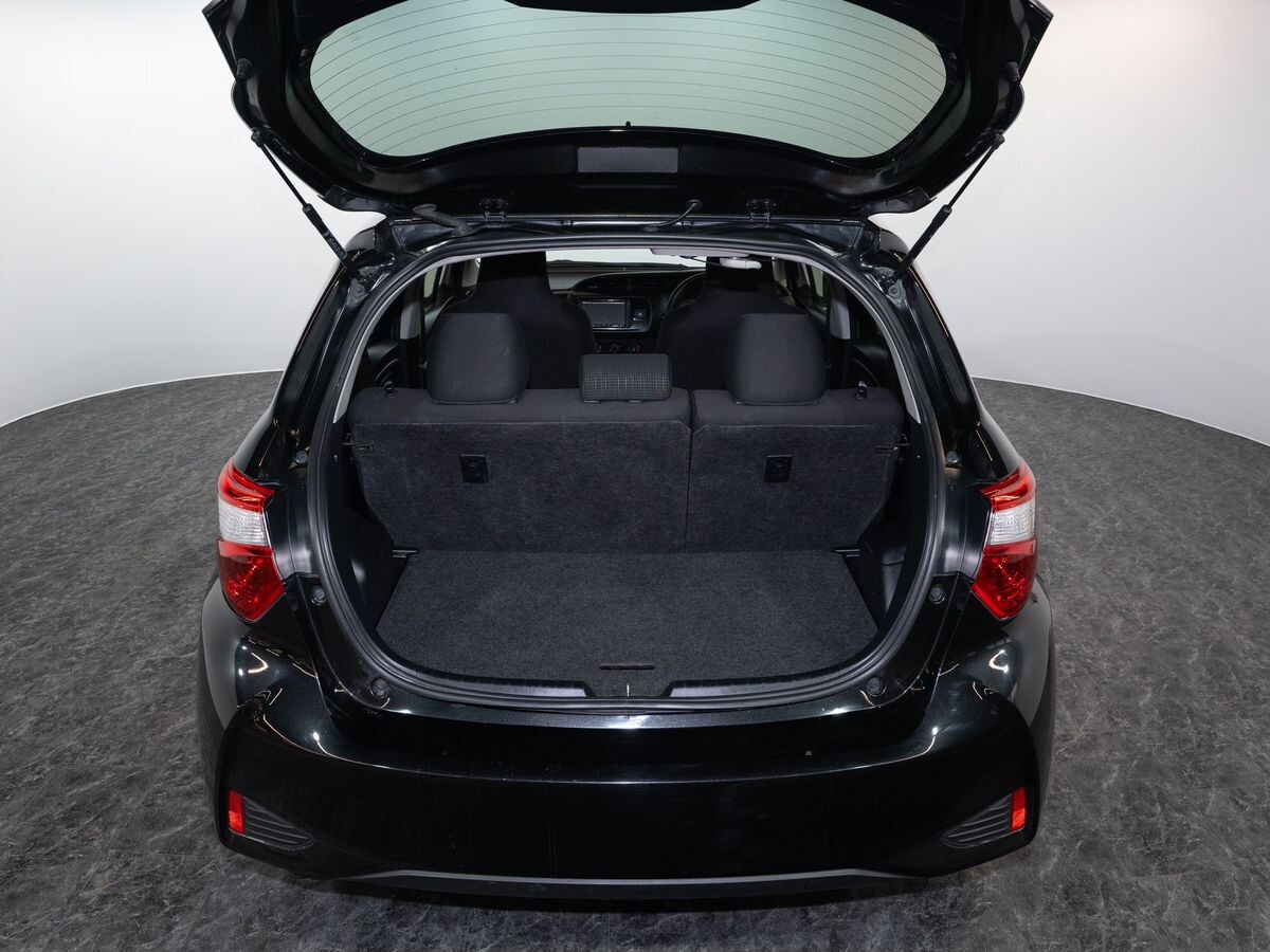 Toyota Vitz 2019 - фото автомобиля