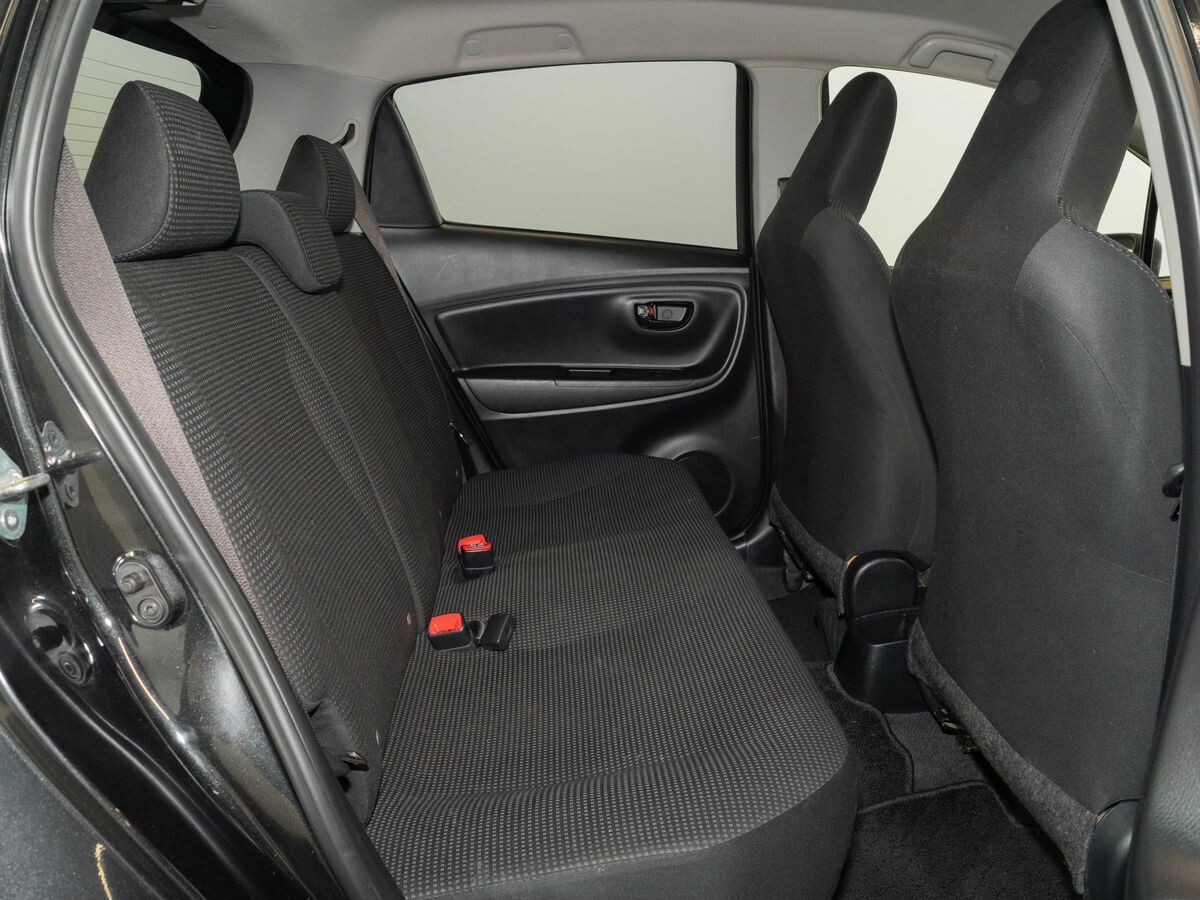 Toyota Vitz 2019 - фото автомобиля