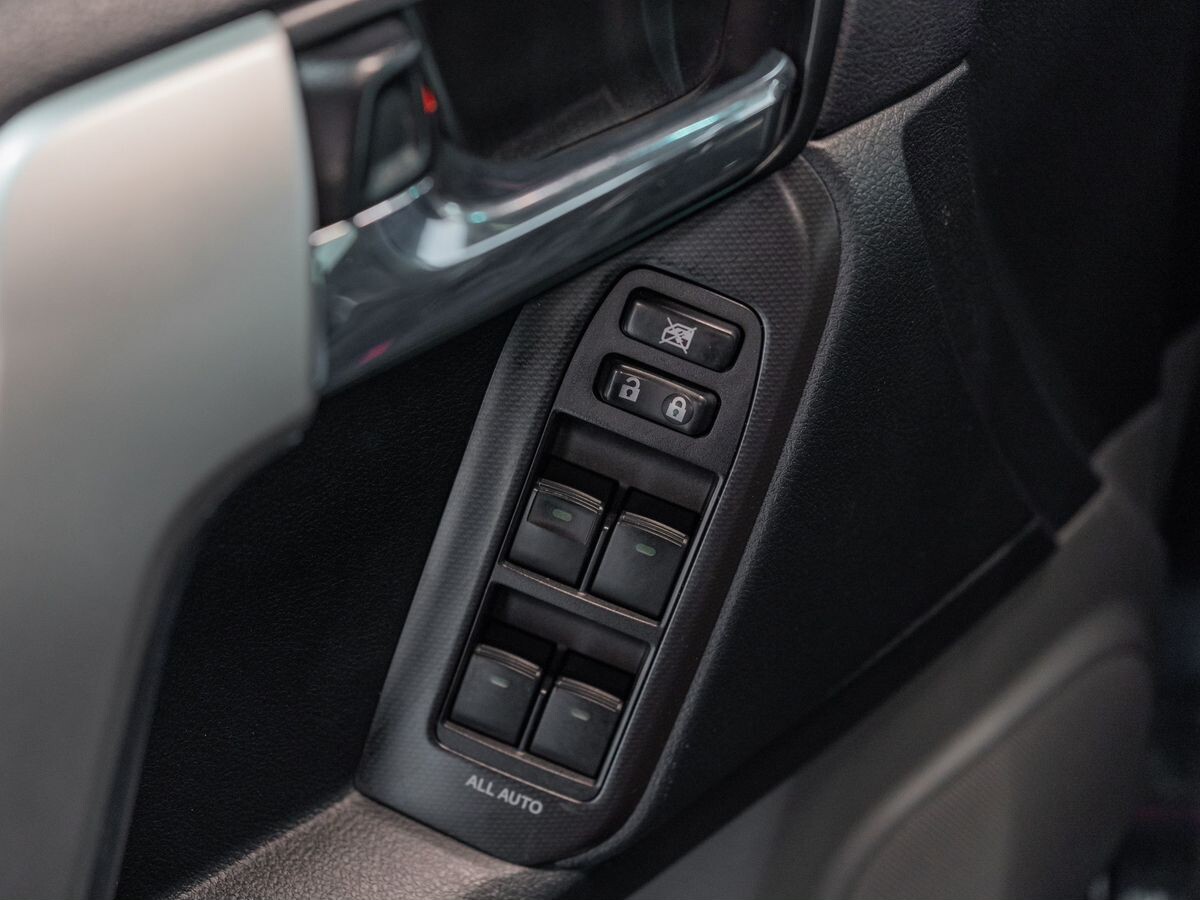 Toyota Land Cruiser Prado 2011 - фото автомобиля