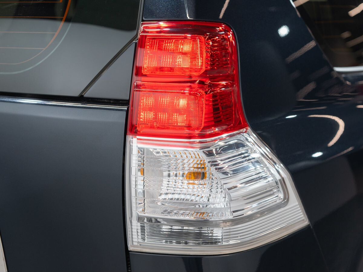 Toyota Land Cruiser Prado 2011 - фото автомобиля