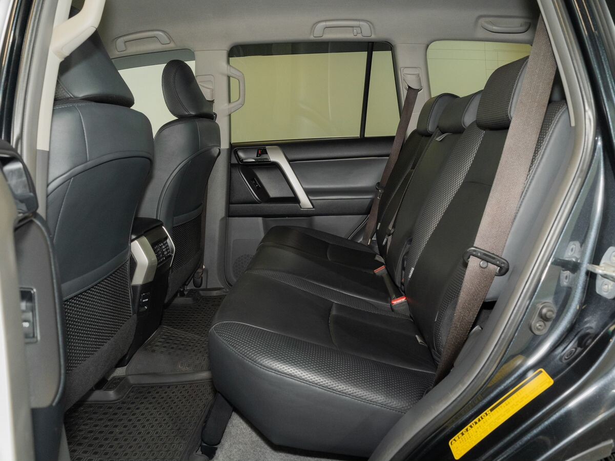 Toyota Land Cruiser Prado 2011 - фото автомобиля