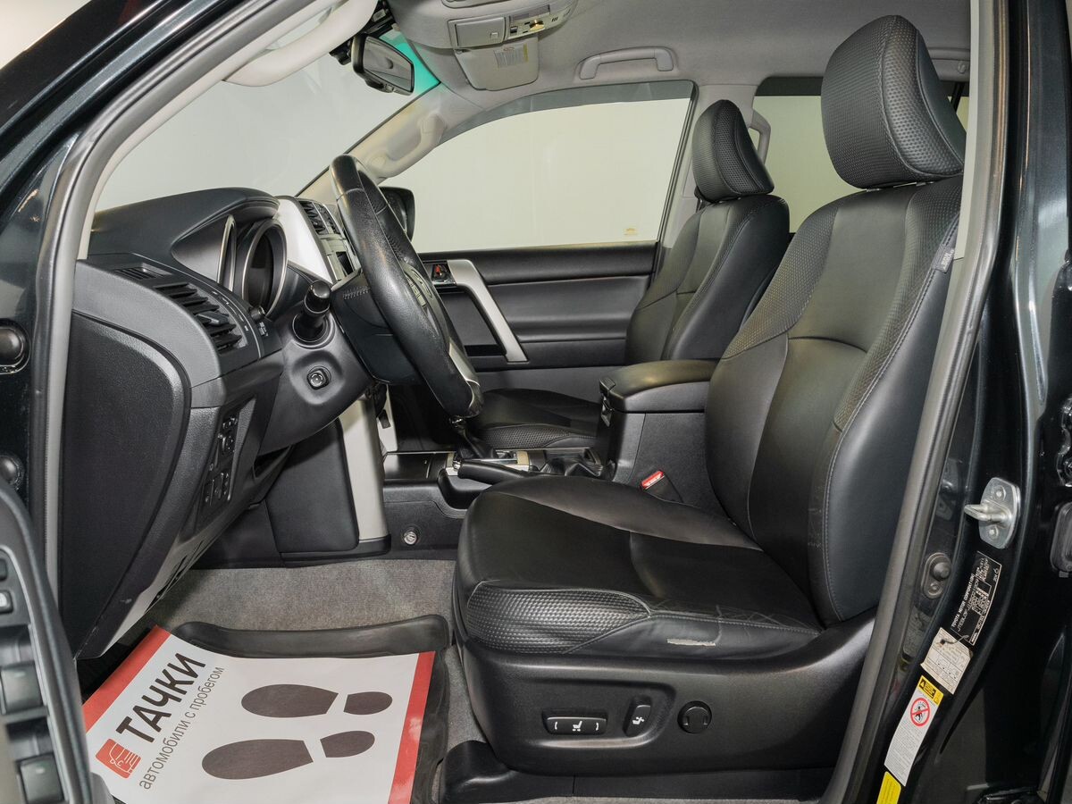 Toyota Land Cruiser Prado 2011 - фото автомобиля
