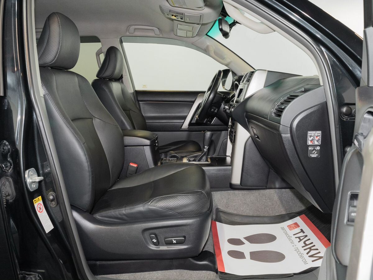 Toyota Land Cruiser Prado 2011 - фото автомобиля