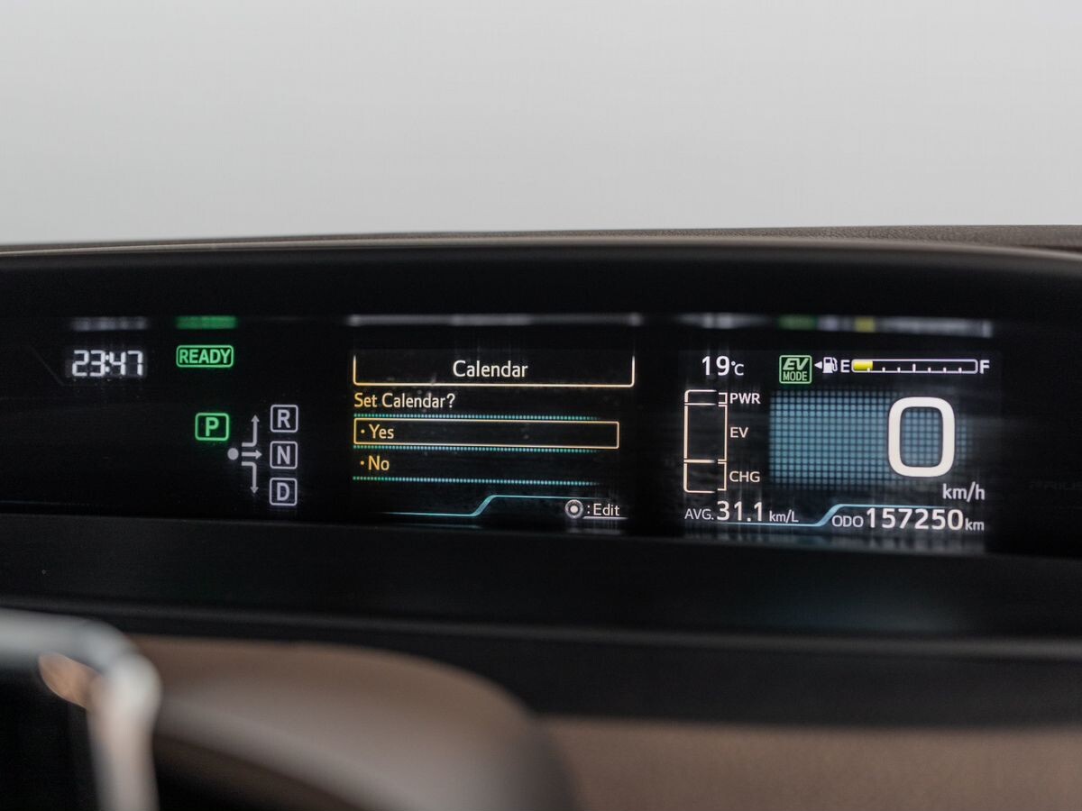 Toyota Prius PHV 2017 - фото автомобиля