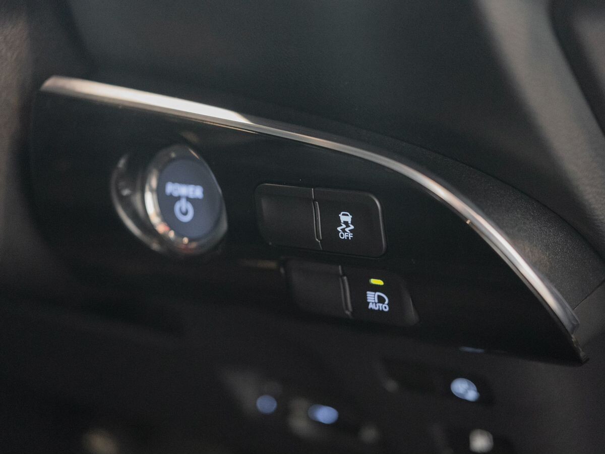 Toyota Prius PHV 2017 - фото автомобиля