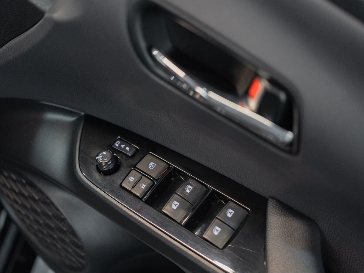 Toyota Prius PHV 2017 - фото автомобиля