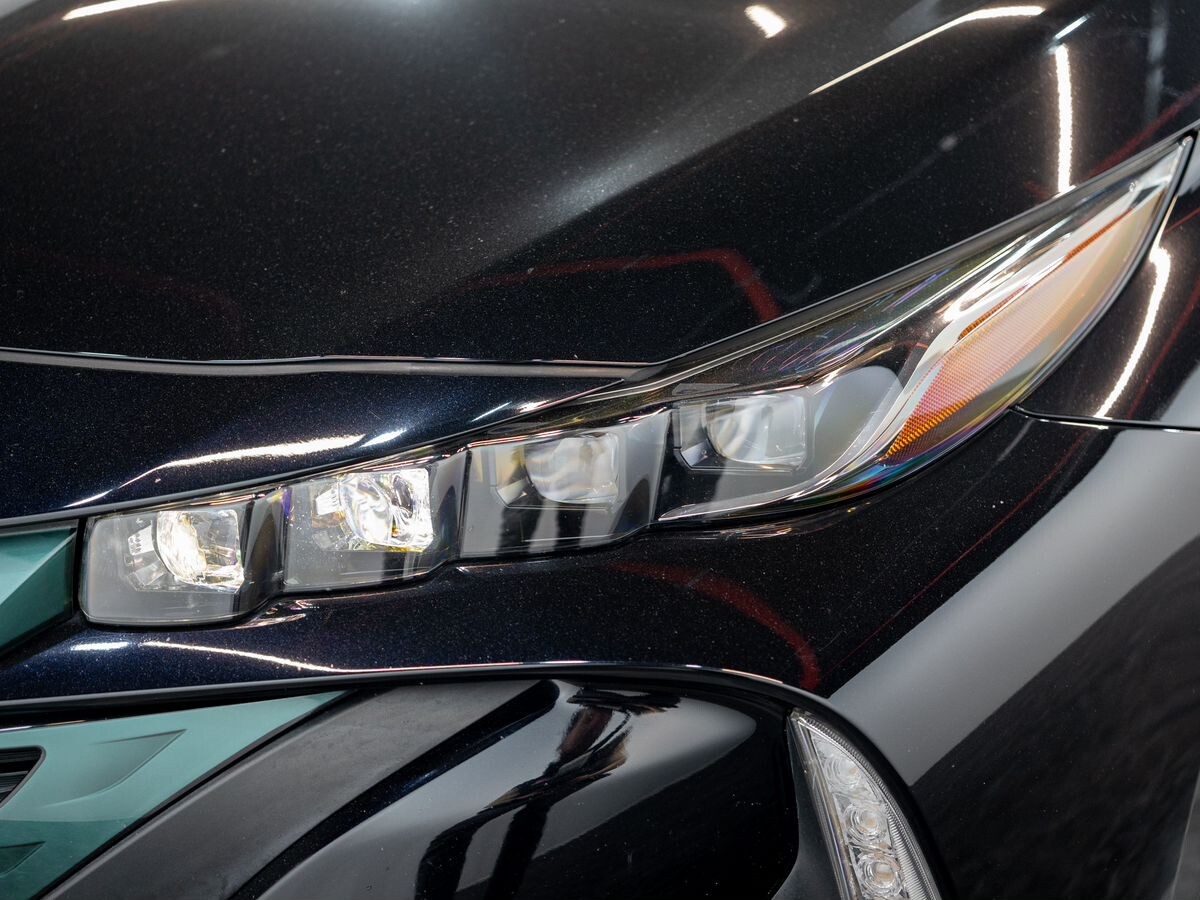 Toyota Prius PHV 2017 - фото автомобиля