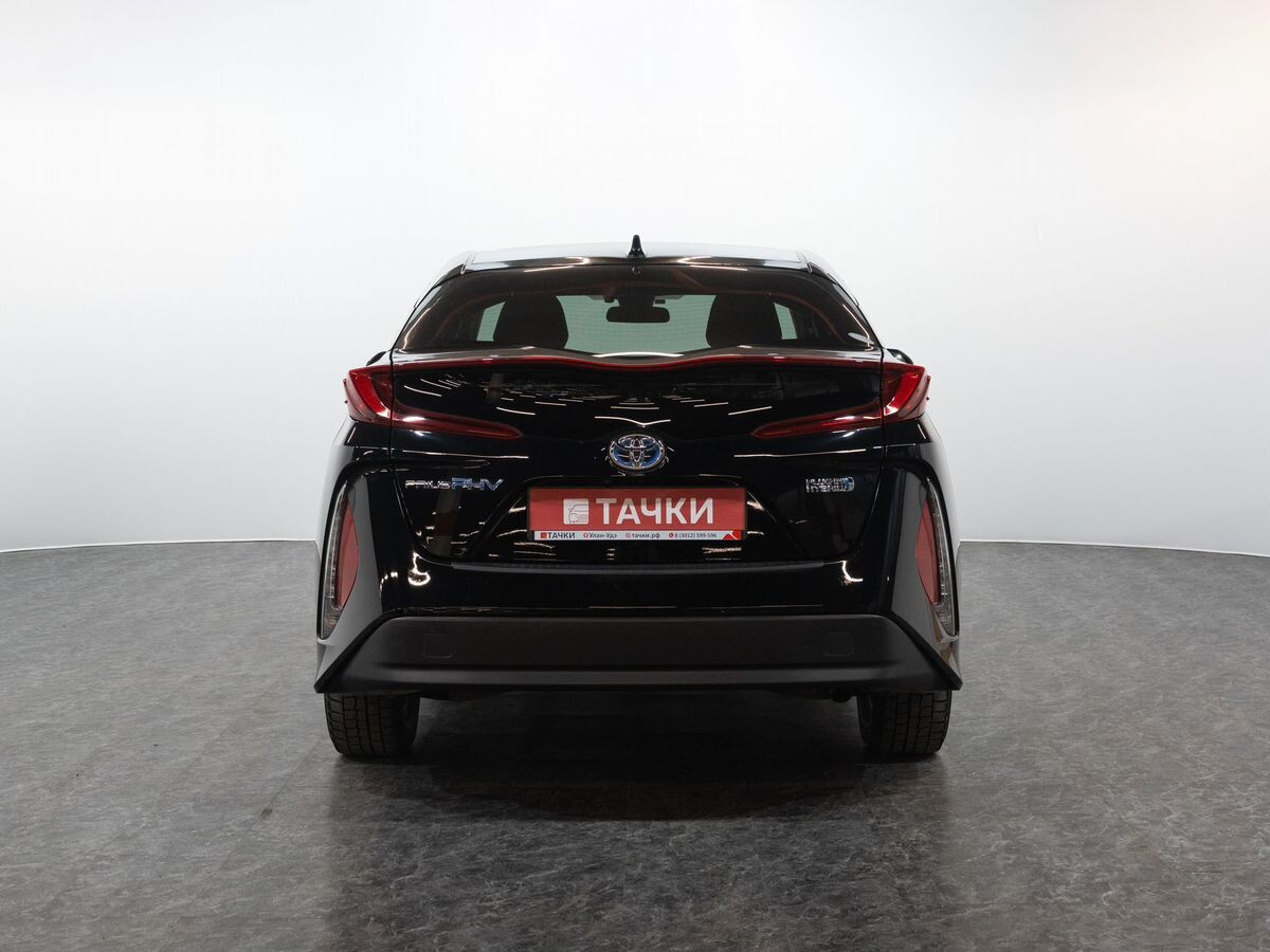 Toyota Prius PHV 2017 - фото автомобиля