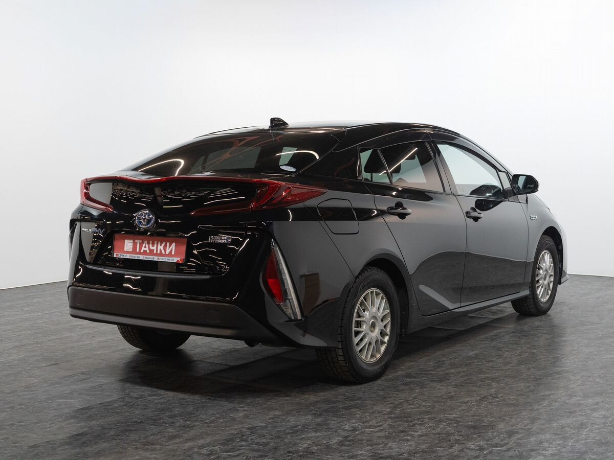 Toyota Prius PHV 2017 - фото автомобиля