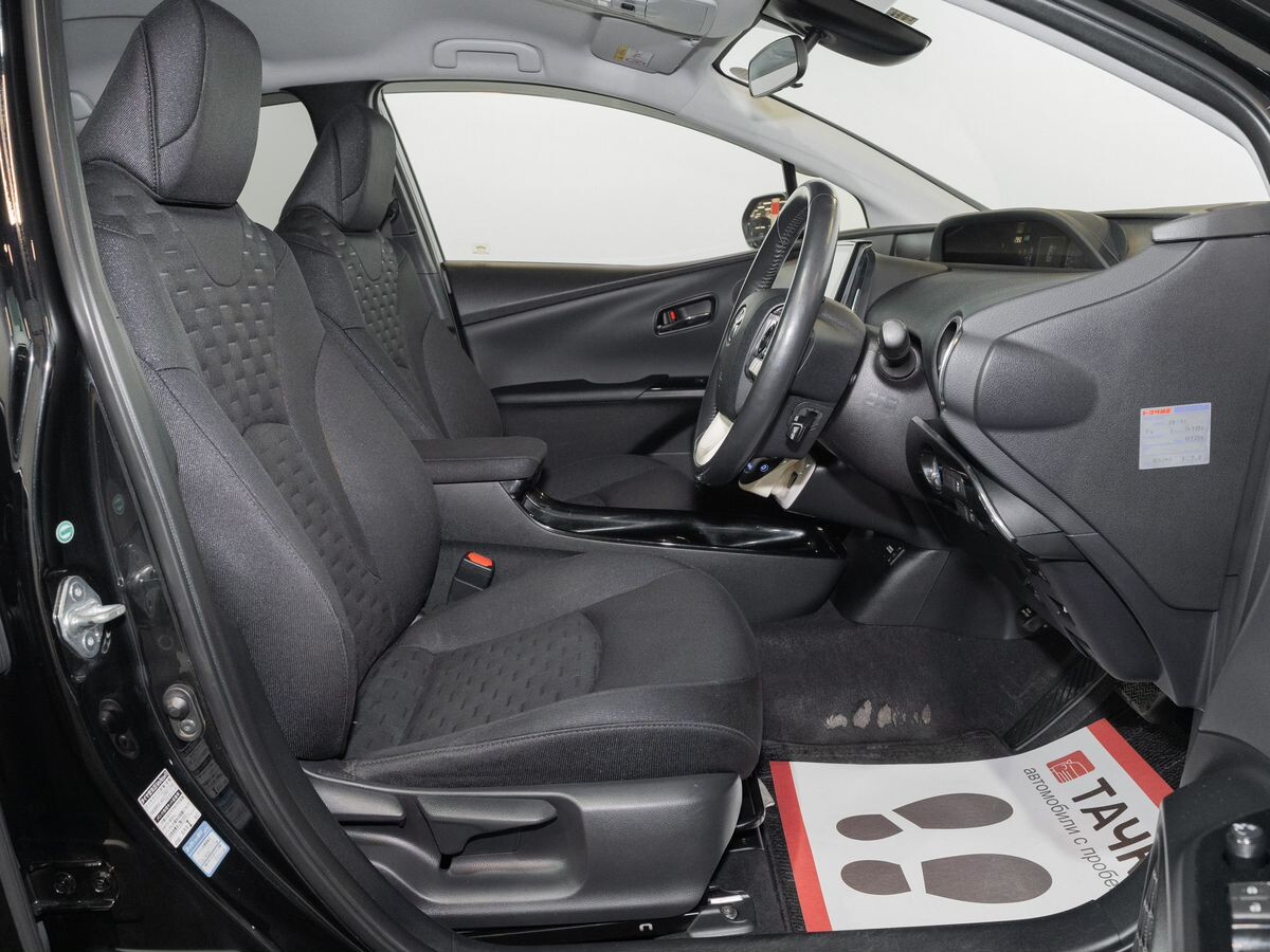 Toyota Prius PHV 2017 - фото автомобиля