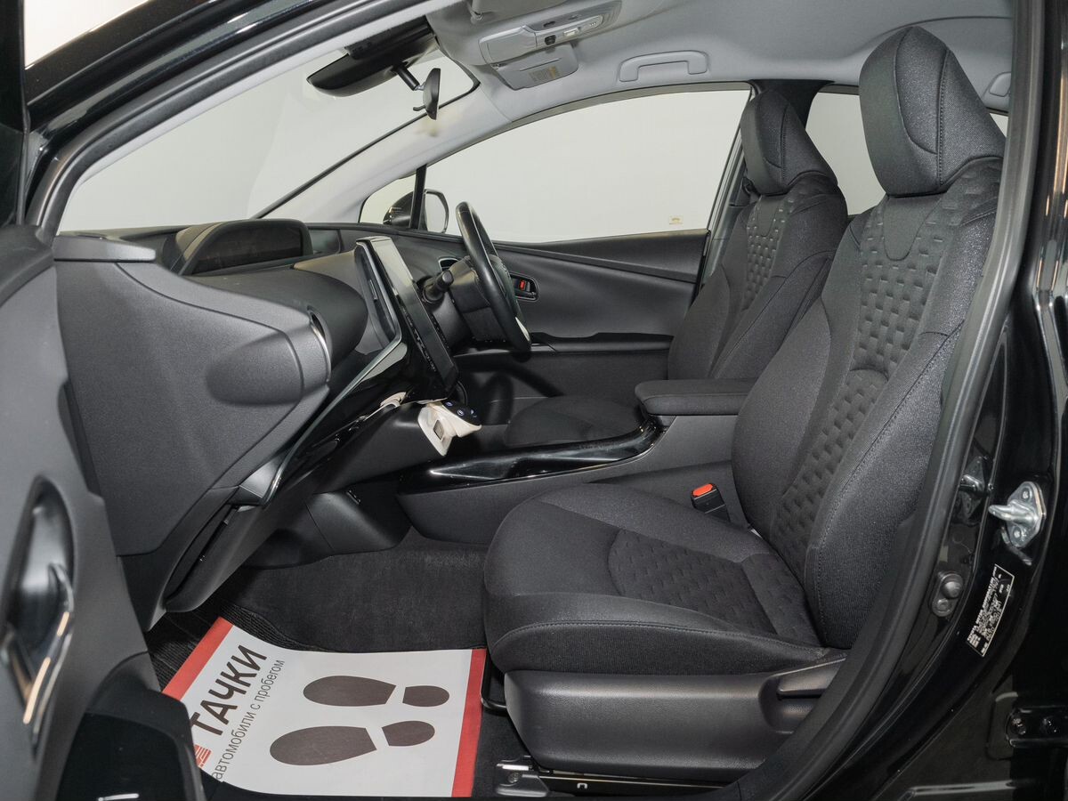 Toyota Prius PHV 2017 - фото автомобиля