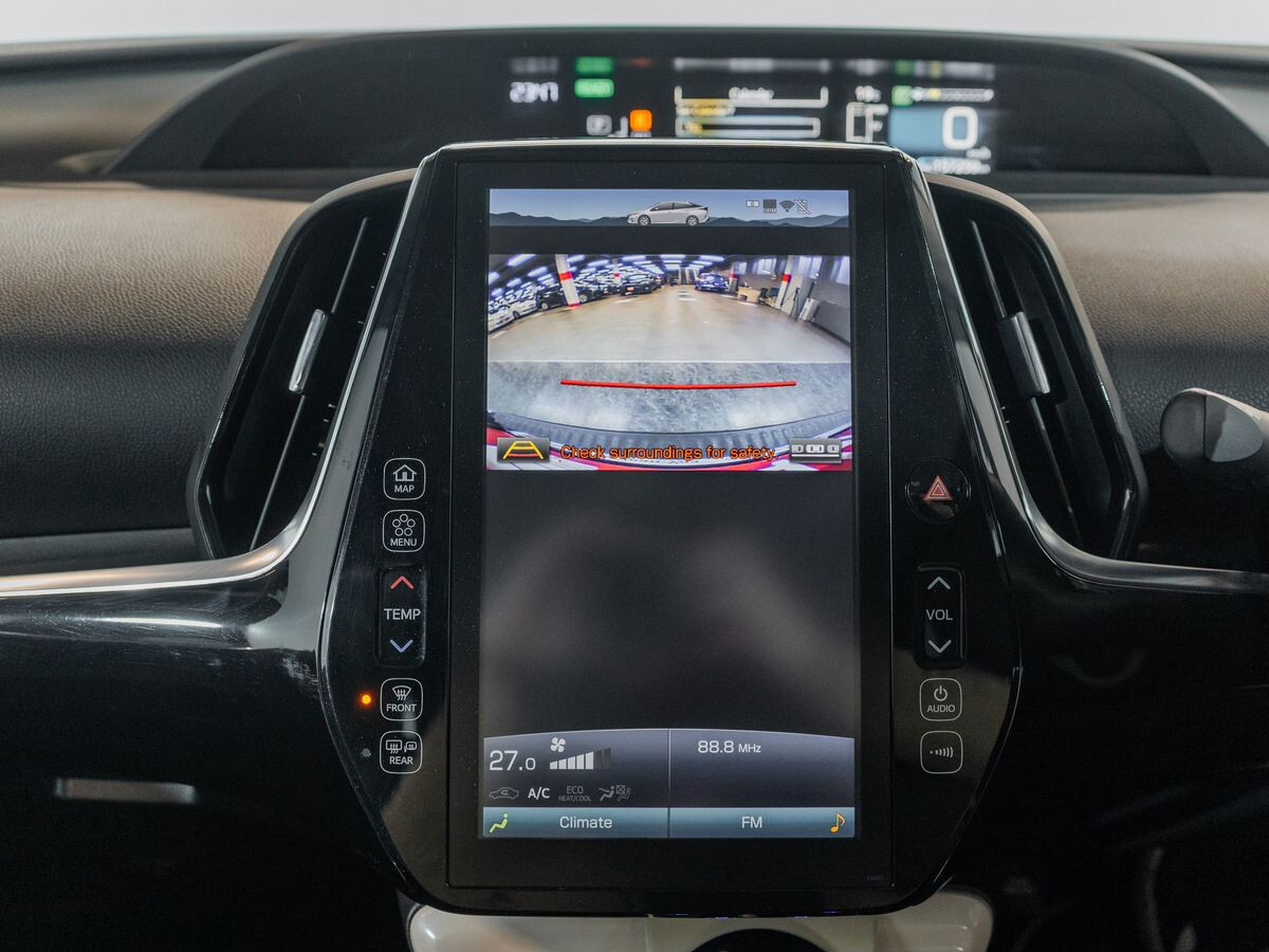 Toyota Prius PHV 2017 - фото автомобиля