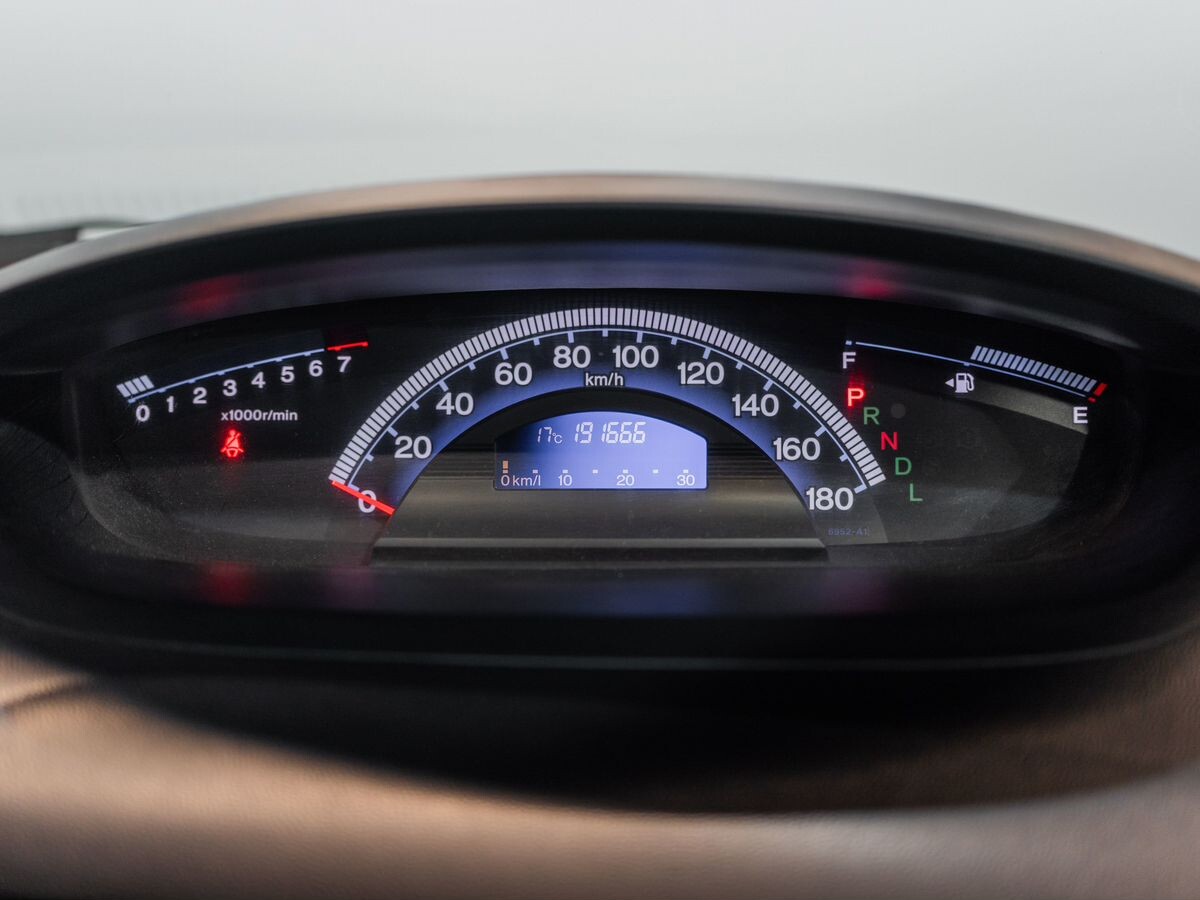 Honda Freed 2010 - фото автомобиля