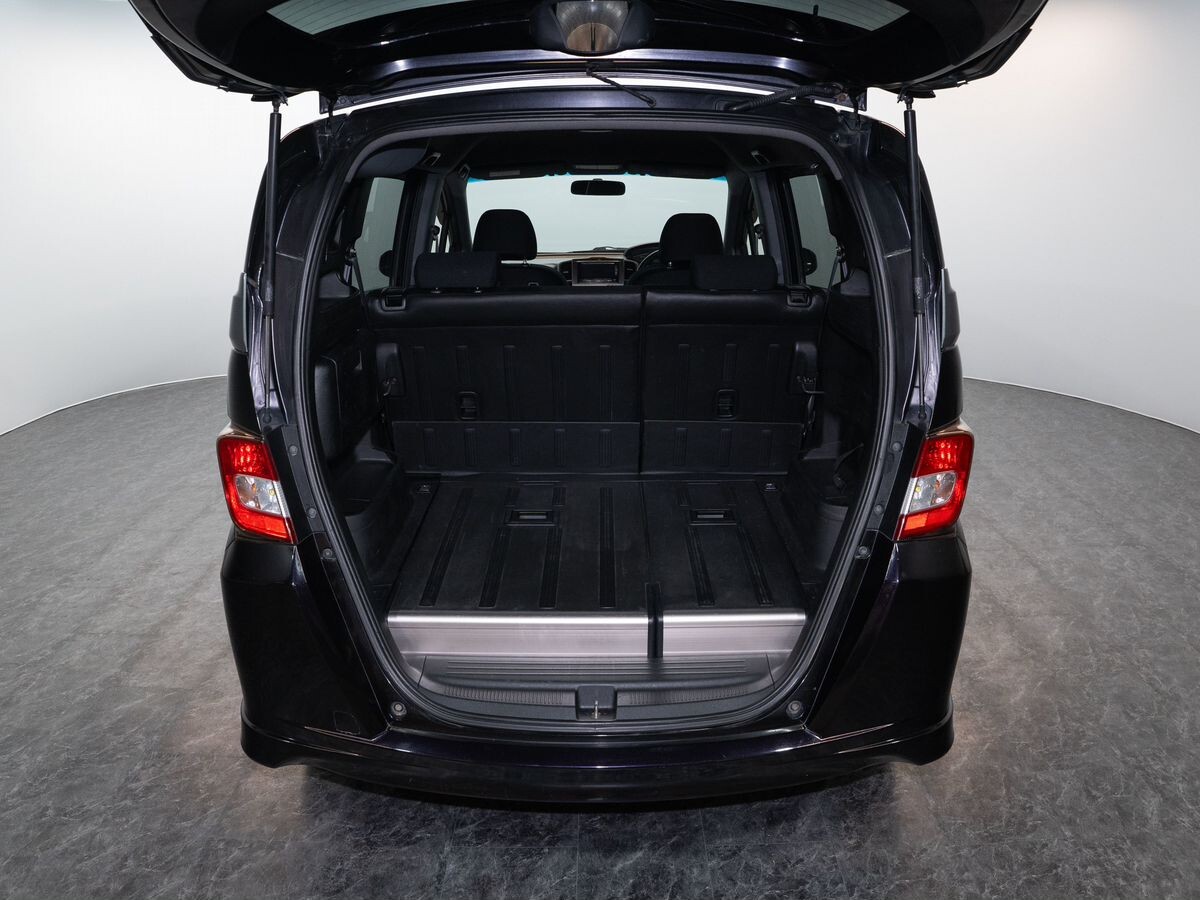 Honda Freed 2010 - фото автомобиля