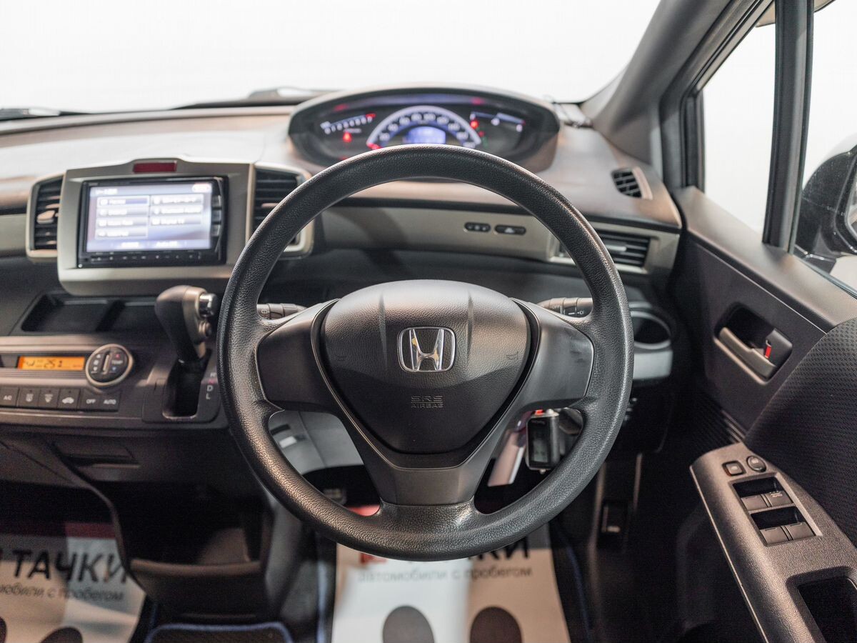 Honda Freed 2010 - фото автомобиля