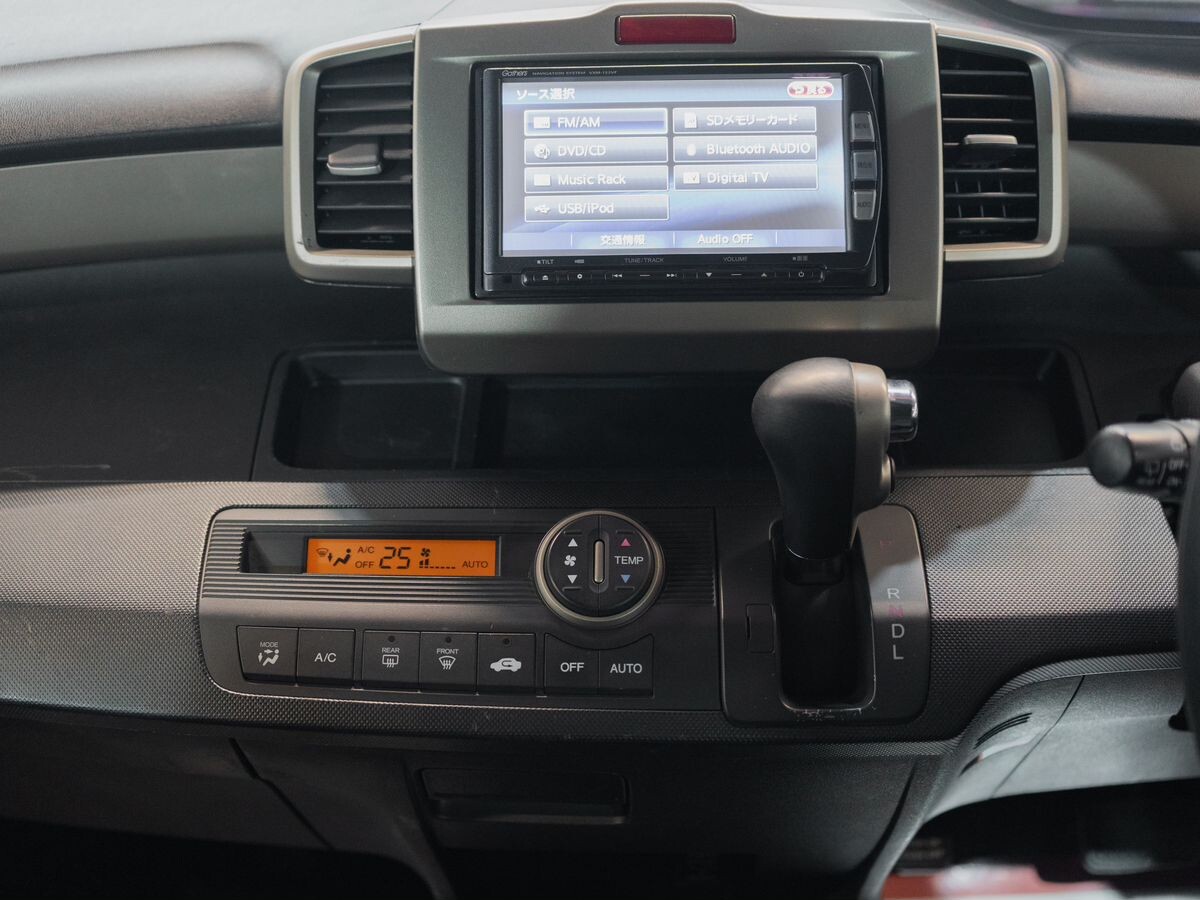 Honda Freed 2010 - фото автомобиля