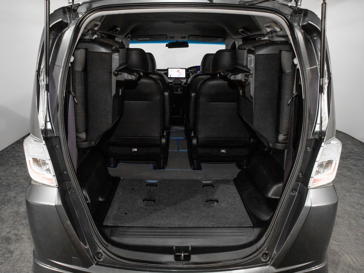 Honda Freed 2011 - фото автомобиля