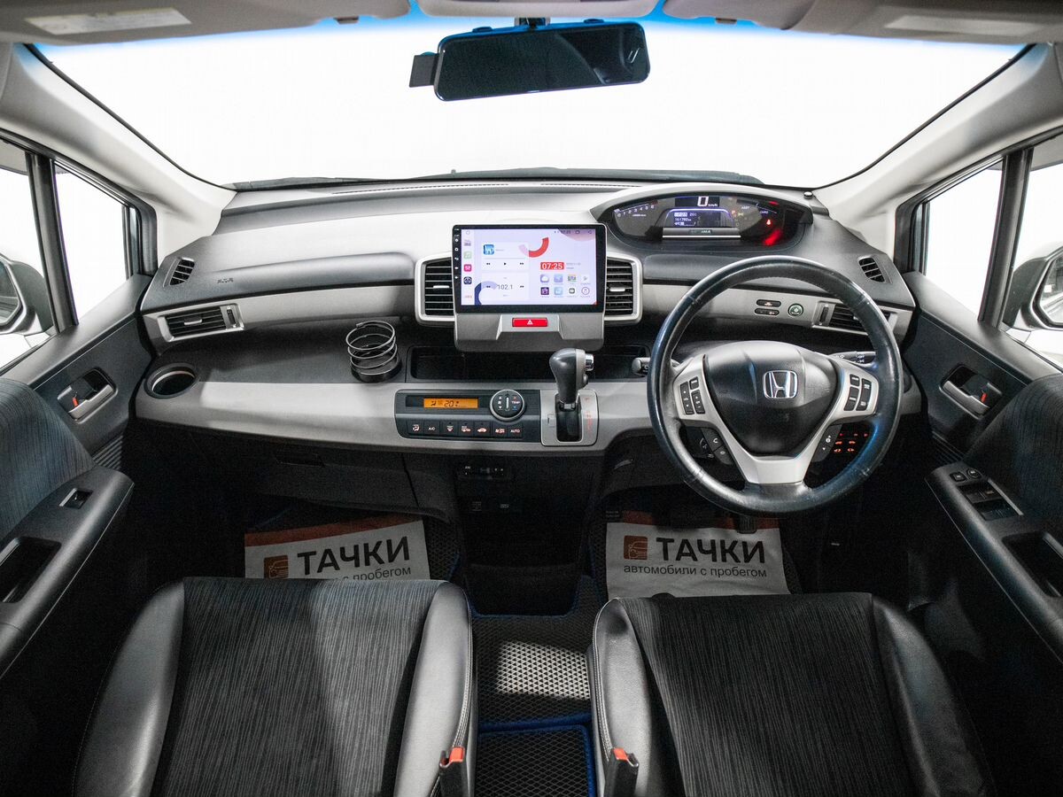 Honda Freed 2011 - фото автомобиля